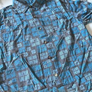 Tommy Bahama SS 100% Silk Button Up Sz. Large